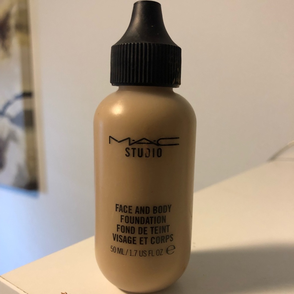 Mac foundation- face and body